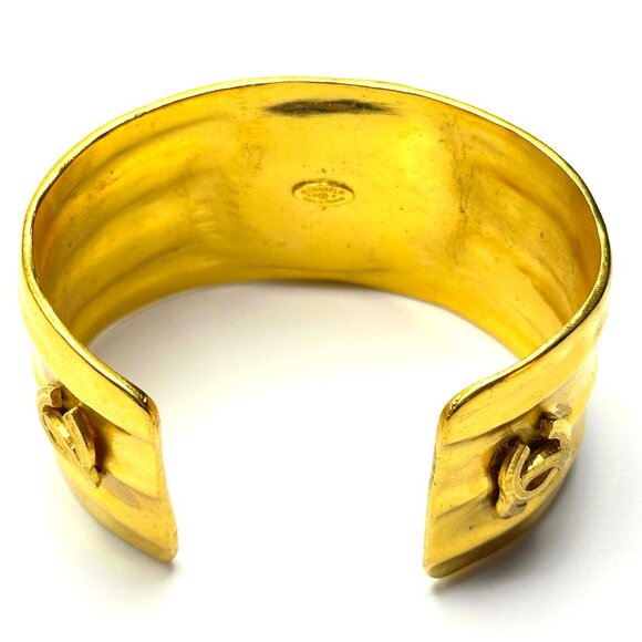 CHANEL! Vintage French Chanel Cuff with Turquoise Resin Swirl Cabochon — NWT - Picture 8 of 13